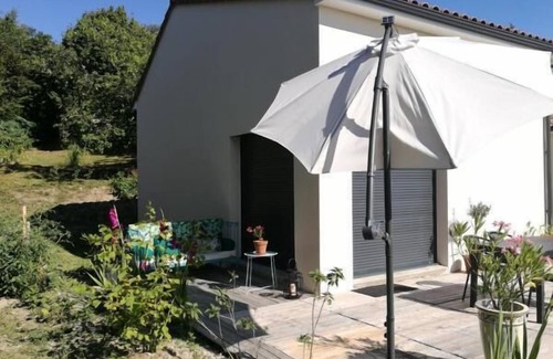 Veyre-Monton Cottage | L'Alphonsine Gite-Confort Vue sur Montagne