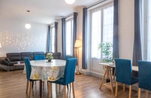Verdun Appartement | L'Amour de la Paix - City center - Garden - Near station - SmartTV65" Netflix & PrimeVideo - Warm cozy vibe - Free parking nearby with CCTV - Managed by Presta-Zen'Services