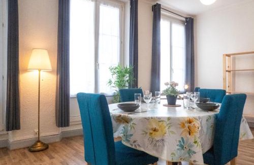 Verdun Appartement | L'Amour de la Paix - City center - Garden - Near station - SmartTV65" Netflix & PrimeVideo - Warm cozy vibe - Free parking nearby with CCTV - Managed by Presta-Zen'Services