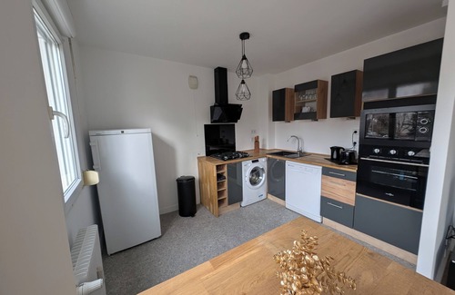 Montjuzet Appartement | L'appart le 19 , F3 proche centre vue cathédrale