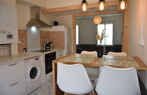 Goise-Champommier-Champclairot Appartement | L'arrêt de la gare