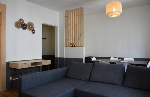 Goise-Champommier-Champclairot Appartement | L'arrêt de la gare