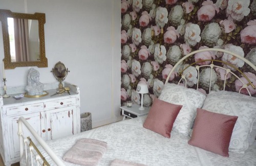 Sainte-Catherine-de-Fierbois Hôtel | L'arum antique