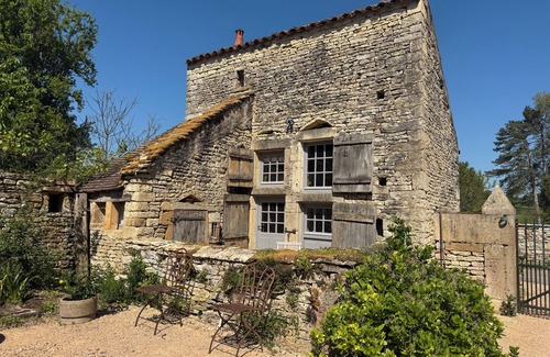Chapaize Appartement | L'Atelier de la Tour Chapaize! Breathtaking view of the church
