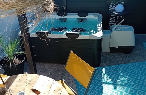 Fontes Appartement | L'atelier des rêves, independent studio with private outdoor spa!