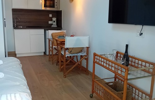 Fontes Appartement | L'atelier des rêves, independent studio with private outdoor spa!