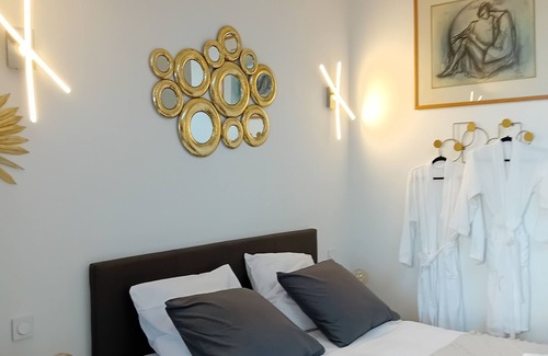 Fontes Appartement | L'atelier des rêves, independent studio with private outdoor spa!