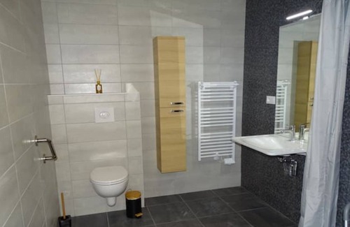 Cuisery Appartement | L'atelier, Proche de Tournus. Studio PMR Pour 1 Couple