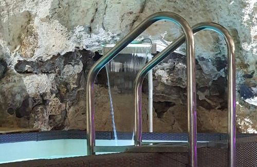 Chateaudun Maison | l atypique avec sa piscine chauffée interieure troglodyte