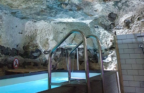 Chateaudun Maison | l atypique avec sa piscine chauffée interieure troglodyte