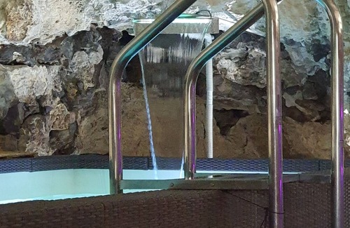 Chateaudun Maison | l atypique avec sa piscine chauffée interieure troglodyte