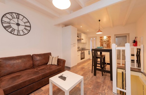 Saint - Aubin - Dupuy Appartement | L'Aubuisson - Appt climatisé avec terrasse privée