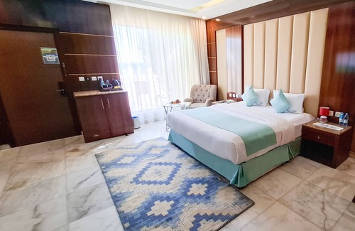 Tabuk Hôtel | L'azure Beach Resort