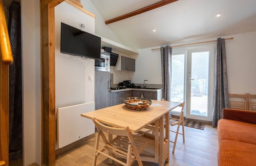 Monein Appartement | L'Azuré de Monein – Duplex Rénové avec Vue Imprenable, Piscine Privée, Jardin et Mezzanine