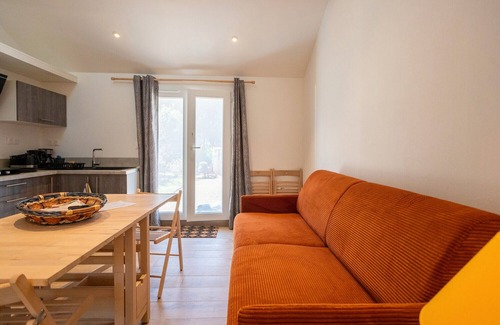 Monein Appartement | L'Azuré de Monein – Duplex Rénové avec Vue Imprenable, Piscine Privée, Jardin et Mezzanine
