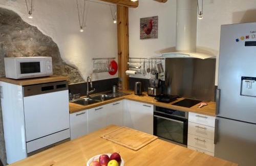 Le Petit-Bornand-les-Glieres Chalet De Ski | l'Echo des Glieres vue montagne centre village sauna & grill