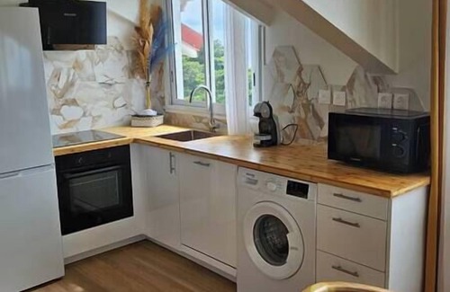 Basse-Terre Appartement | L'écrin jaune : Appartement avec vue mer à 180° !