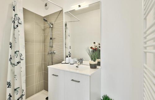 Grigny Appartement | L'Eden Urbain Proche Lyon, Terrasse, BBQ et Parking