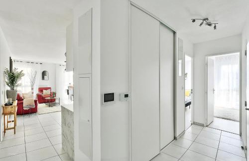 Grigny Appartement | L'Eden Urbain Proche Lyon, Terrasse, BBQ et Parking