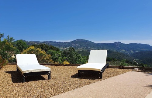 Propiac Appartement | L'Eglantier 1 - gite surrounded by nature facing Mont Ventoux, swimming pool