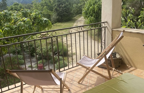 Propiac Appartement | L'Eglantier 2 - gîte en pleine nature face au Mont Ventoux, piscine