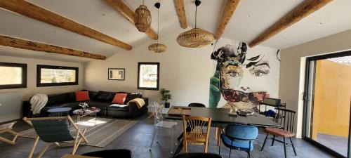 Villedieu Maison | L'ENTRE POTES - Maison de caractère climatisée avec garage