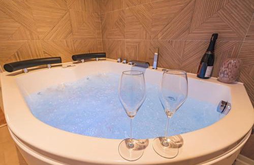 Chalons-en-Champagne Appartement | L Envolé - Jacuzzi - Proche Gare et Centre ville