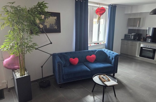 Calais City Center Appartement | L'escale du desir love room spa privatif