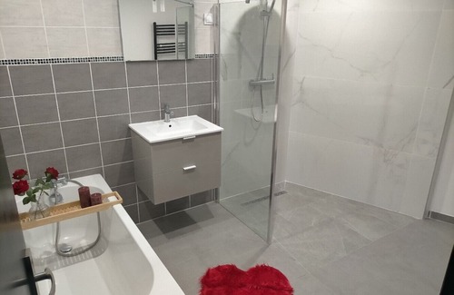 Calais City Center Appartement | L'escale du desir love room spa privatif