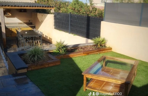 Meyreuil Maison | L'escale , Triplex Spa & Piscine