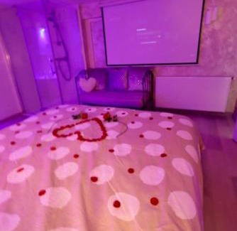 Tournedos-Bois-Hubert Appartement | L'Escapade Enchantée - Spa, Cheminée et Cinéma