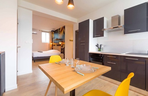 Le Creusot Maison | L'essentiel- Appartement avec Jacuzzi et Sauna et table de massage - SR Loc