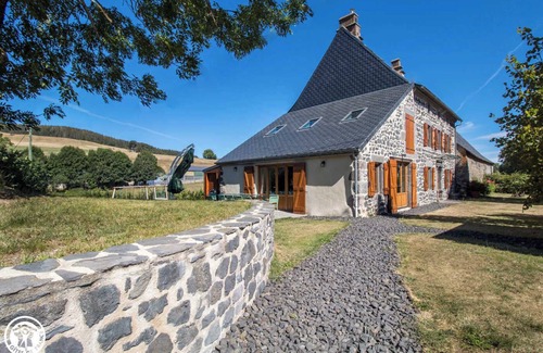 Besse-et-Saint-Anastaise Maison | L'Estivadoux - BESSE ET SAINT ANASTAISE