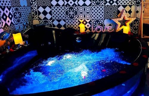 Evreux Appartement | L'Evasion romantique en Amazonie, SPA, Écran cinéma, day use, Lit baldaquin
