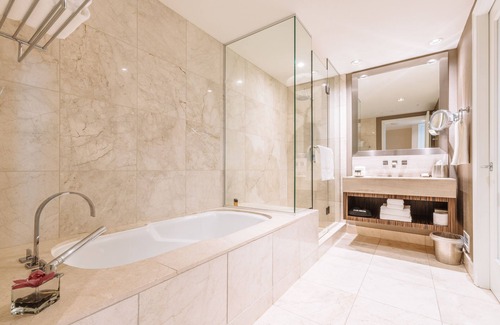 Central Hôtel | L'Hermitage Hotel