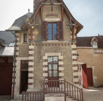 Bourges Appartement | L'Hotel de Panette, entrée sainte Chapelle - Cathédrale