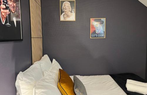Evreux Appartement | L'icône du cinéma - Studio cosy - Gare - Centre-ville Evreux - Wifi