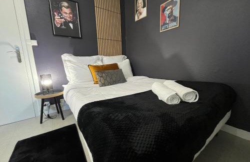 Evreux Appartement | L'icône du cinéma - Studio cosy - Gare - Centre-ville Evreux - Wifi