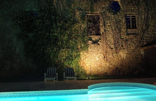 Leran Maison | L’Impasse du Temple - Superb Holiday 1 BR, beautiful gardens, salt water pool
