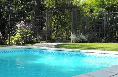 Leran Maison | L’Impasse du Temple - Superb Holiday 1 BR, beautiful gardens, salt water pool