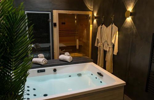 Saint-Martin-du-Littoral Maison | L'inattendu - Loveroom chic et spacieuse avec jacuzzi