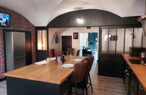 Montaigu Appartement | L'INATTENDU Vue imprenable,clim,parking avec borne de recharge, ménage inclus