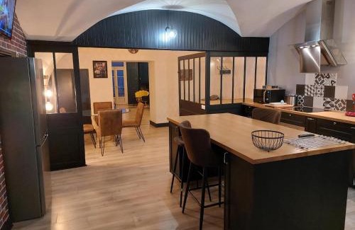 Montaigu Appartement | L'INATTENDU Vue imprenable,clim,parking avec borne de recharge, ménage inclus