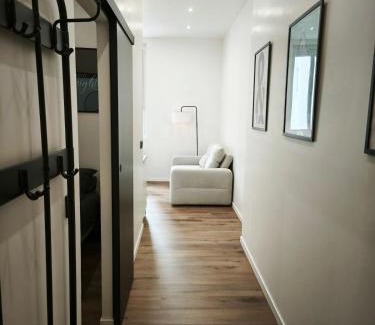 Cœur de Ville Appartement | L'International 122 - Hypercentre - Proche Parc & Thermes
