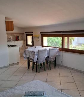Carbonia Appartement | L'oasi - Monolocale con giardino in Sardegna