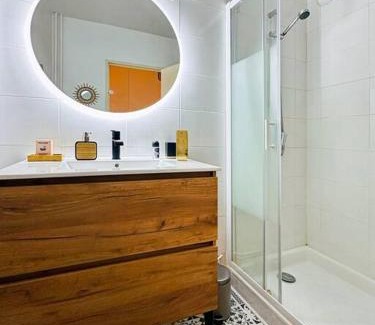Villefranche-sur-Saone Appartement | L'Oasis -T4 Garage Clim Terrasse WIFI Centre-Ville