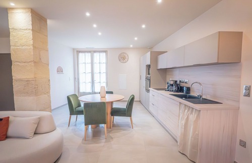 Pezenas Maison | L'Orangerie, Gîte 5* de 1 à 2 personnes avec jacuzzi privatif et piscine,Pézenas