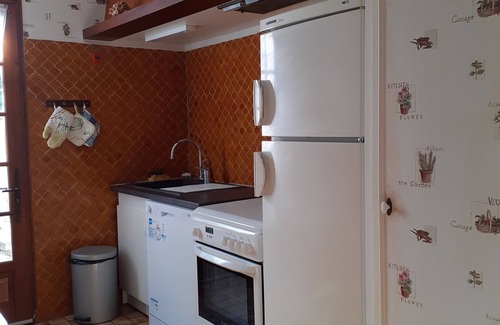 Saint-Martin-Labouval Villa | L'Oustal d'Emilien. Maison de campagne, rivière Lot au fond du jardin
