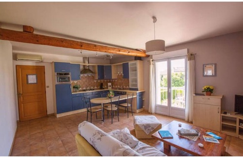 Chateauneuf-de-Gadagne Maison | L'Oustau de Famiho Gite climatisé dans Mas rénové à proximité d'Avignon piscine