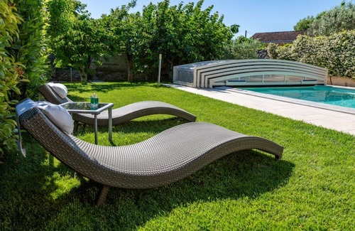 Chateauneuf-de-Gadagne Maison | L'Oustau de Famiho Gite climatisé dans Mas rénové à proximité d'Avignon piscine